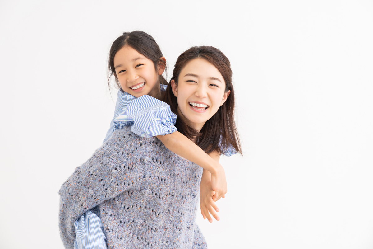 asian mother and daughter